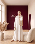 Satin-Abaya mit Cape-Ärmeln Weiß – Dreiviertelansicht