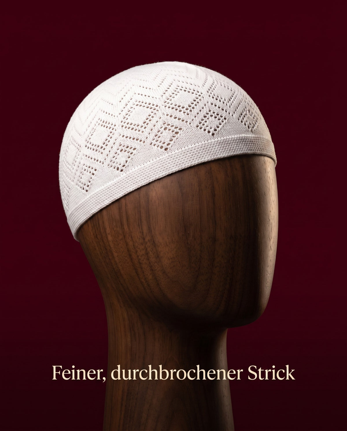 Weisse Gebetsmuetze aus feinem durchbrochenem Strick