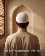 Gebetsmuetze beim Gebet in der Moschee